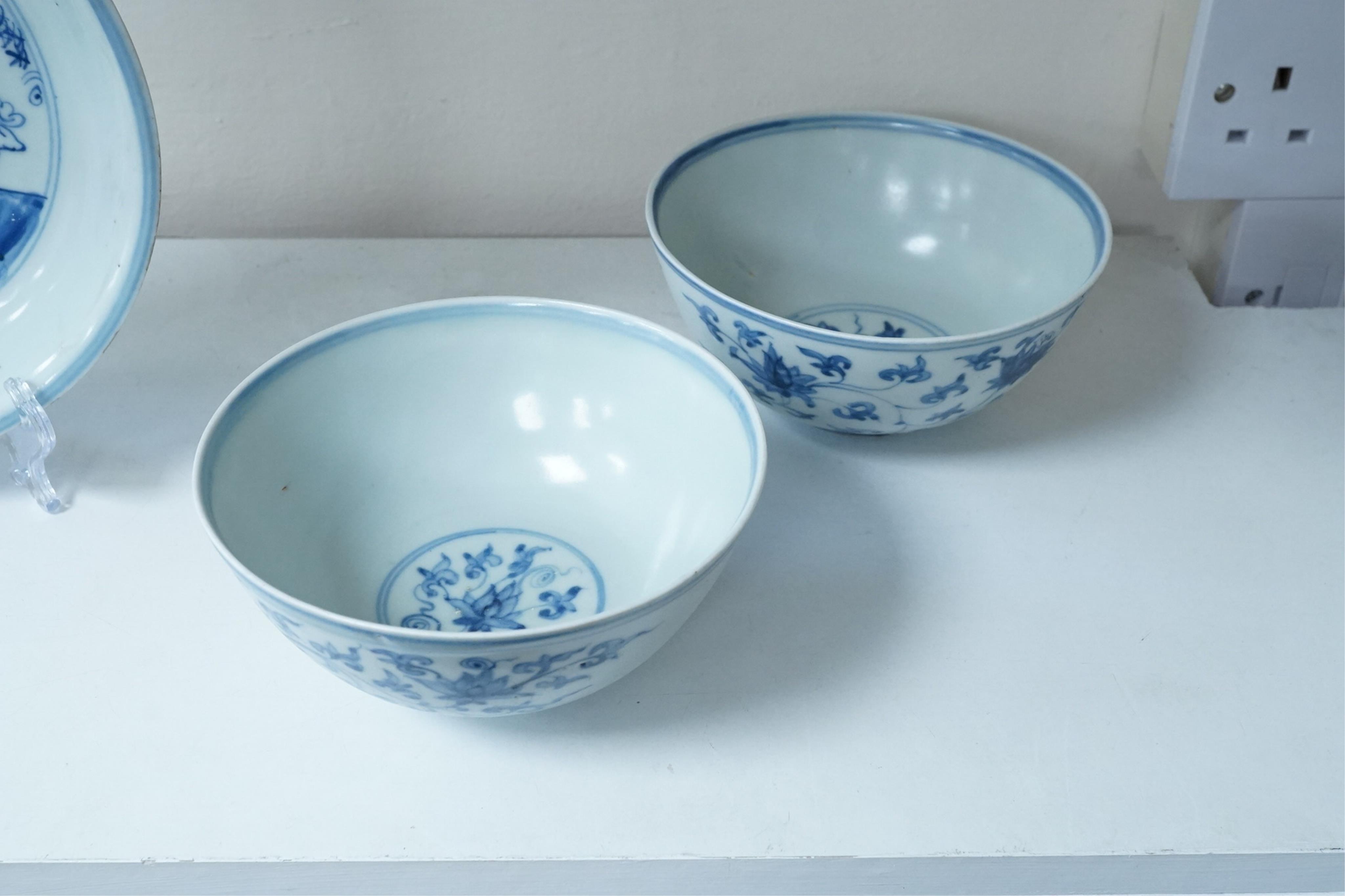 A pair of Chinese blue and white bowls, Ming Dynasty